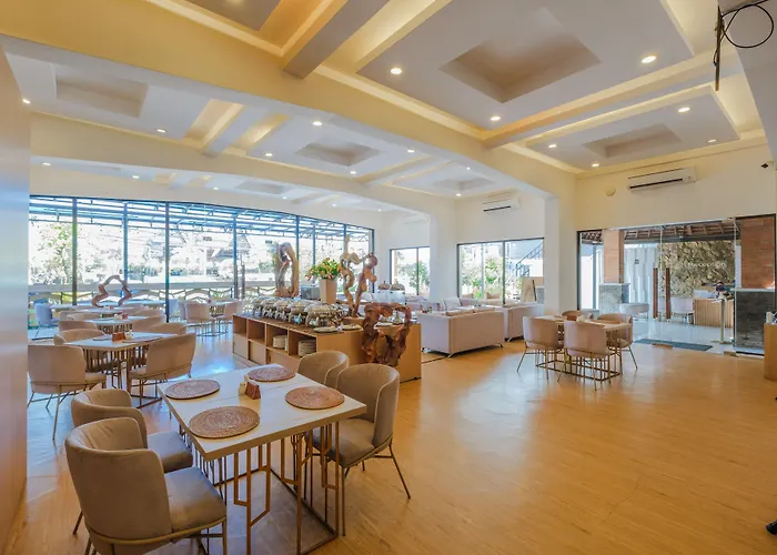 Hotel Abisha 3*